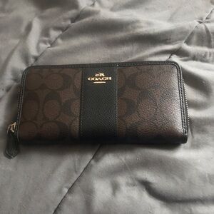 COACH Brown & Black Signature Zip Wallet
